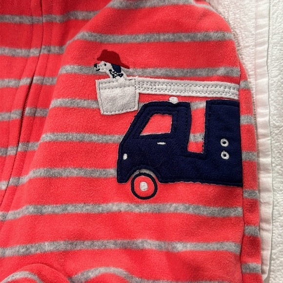 Carter's - Fleece Footed Onesie sleeper. Size 9 months - Picture 3 of 4